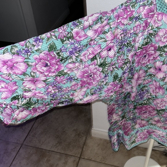 Floral Blouse with ties on the side - Picture 6 of 8